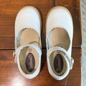 FootMates White Kids Mary Jane Shoes